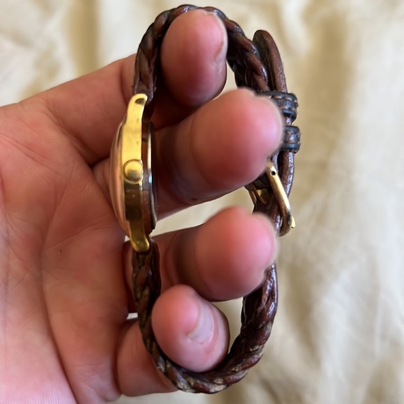 Women’s guess watch in the glow - Picture 2 of 6